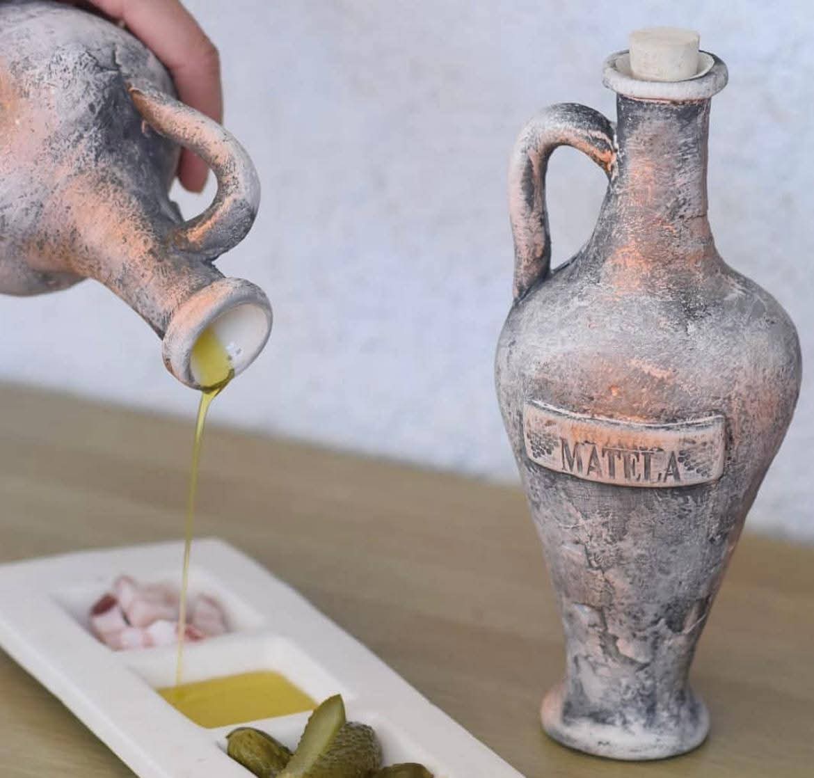 Amphoren für kroatische Delikatessen und Liköre